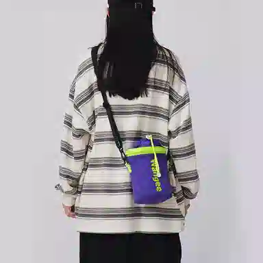 醇龙 小众时尚水杯高级感百搭 尼龙 水桶包单肩包 常规 男女同款情侣款 多色