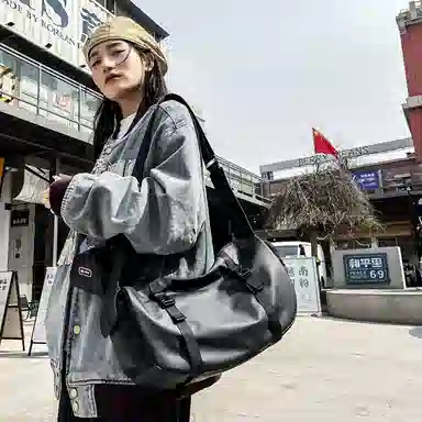 醇龙 骑行日系新款潮牌工装大容量百搭尼龙单肩斜挎包 男女通用黑色