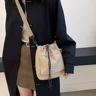 醇龙 百搭抽绳百搭学生简约水桶包潮流 尼龙 斜挎单肩包 男女同款情侣款 多色