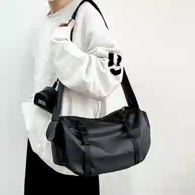 醇龙 骑行日系新款潮牌工装大容量百搭尼龙单肩斜挎包 男女通用黑色