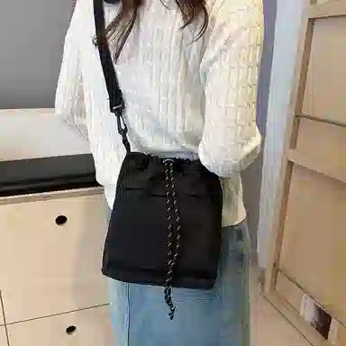 醇龙 百搭抽绳百搭学生简约水桶包潮流 尼龙 斜挎单肩包 男女同款情侣款 多色