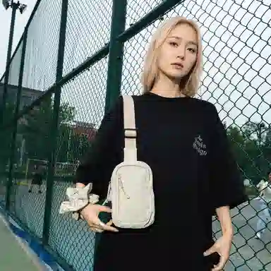 茵初 时尚轻便简约纯色 尼龙 胸包 男女同款情侣款 多色