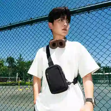 茵初 时尚轻便简约纯色 尼龙 胸包 男女同款情侣款 多色