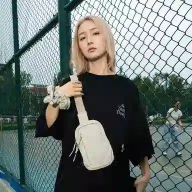 茵初 时尚轻便简约纯色 尼龙 胸包 男女同款情侣款 多色