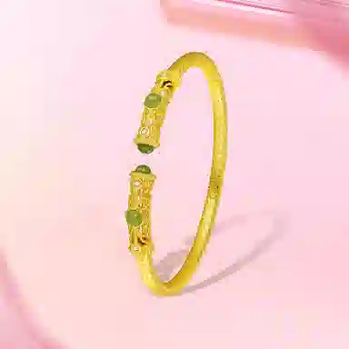 925