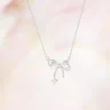 925