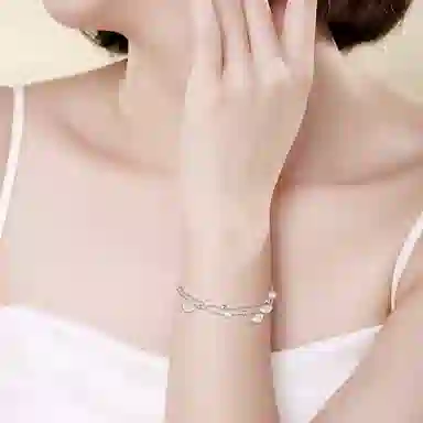 925