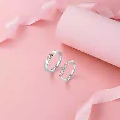 925