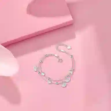925