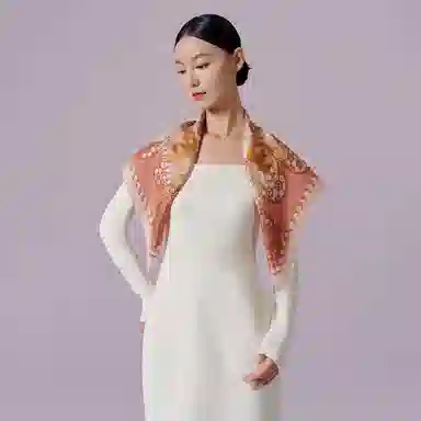 WENSLI Magnolia Silk Scarf