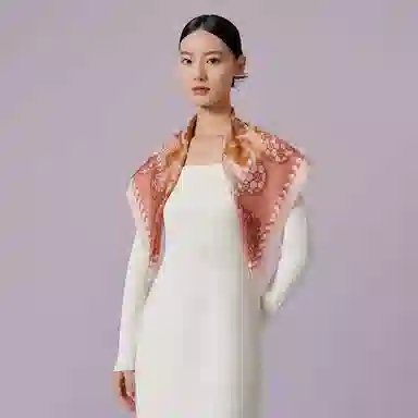WENSLI Magnolia Silk Scarf