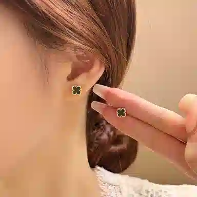 Ai De Promise Clover Stud Earrings