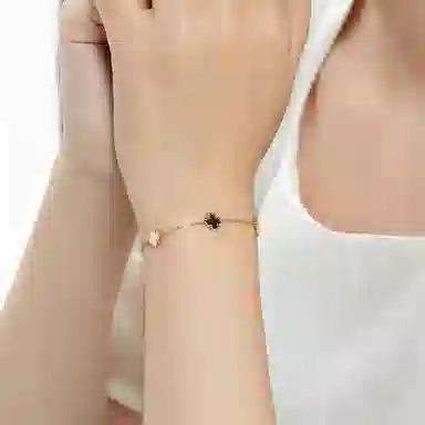 Ai De Promise Clover Stud Earrings