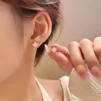 Ai De Promise Clover Stud Earrings