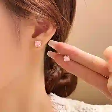 Ai De Promise Clover Stud Earrings