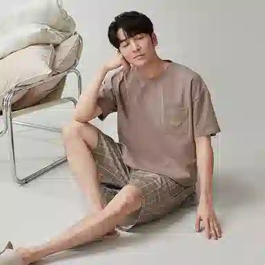 歌倩雅 休闲简约圆领短袖上衣格子五分短裤睡衣套装 男款 驼色