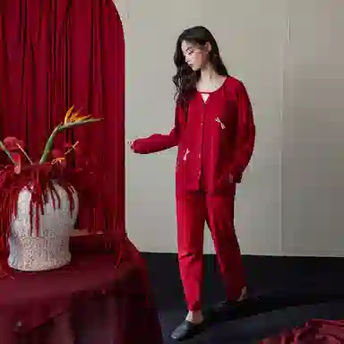 歌倩雅 简约中国风蜻蜓本命年长袖休闲可外穿长裤睡衣礼盒 女款 红色