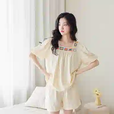 歌倩雅 简约亲肤舒适透气短袖休闲可外穿短裤睡衣套装 女款 米白色