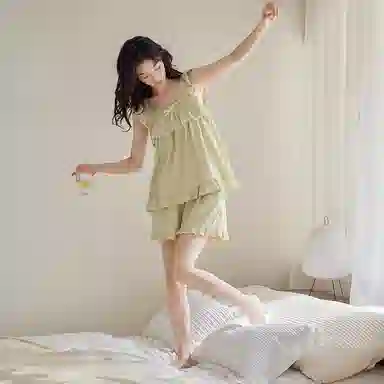 歌倩雅 背心防凸点可外穿吊带纯色松紧腰短裤睡衣套装 女款 绿色