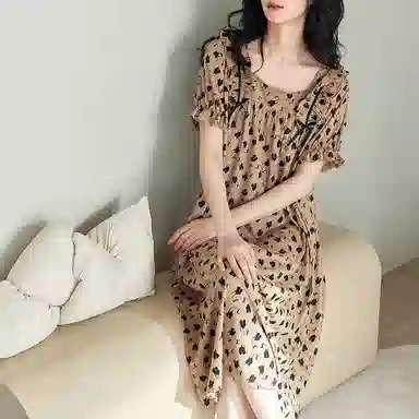 歌倩雅 时尚甜美可外出方领满印长款短袖睡裙 女款 图色