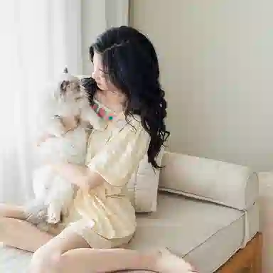 歌倩雅 简约亲肤舒适透气短袖休闲可外穿短裤睡衣套装 女款 米白色