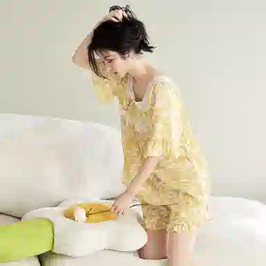 歌倩雅 舒适休闲方领短袖上衣松紧腰短裤睡衣套装 女款 黄色