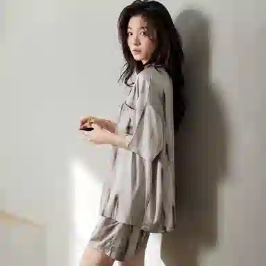 歌倩雅 口袋翻领带胸垫上衣舒适透气短裤睡衣套装 女款 灰色