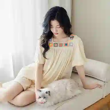 歌倩雅 简约亲肤舒适透气短袖休闲可外穿短裤睡衣套装 女款 米白色