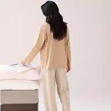 歌倩雅 带胸垫圆领套头长袖长裤简约睡衣礼盒 女款 卡其色