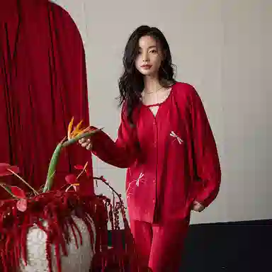 歌倩雅 简约中国风蜻蜓本命年长袖休闲可外穿长裤睡衣礼盒 女款 红色