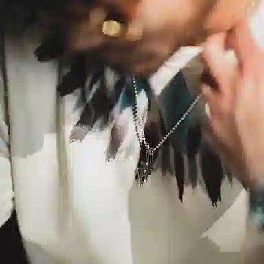 MADEN Vintage Feather Print Tee