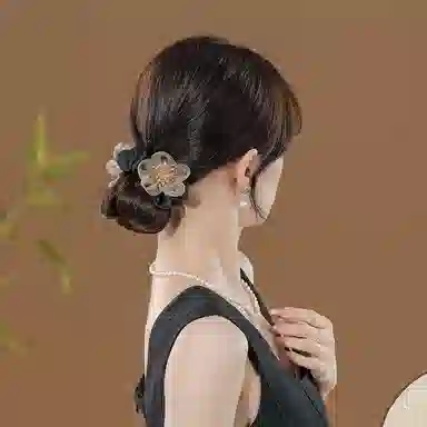 CHIMERA Floral Fabric Hair Clip