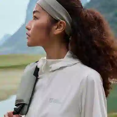 Jack Wolfskin Hooded Windbreaker