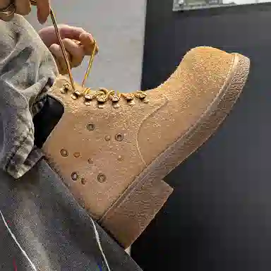 V05 Platform Martin Boots