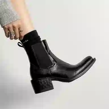 V05 Chelsea Boots Black