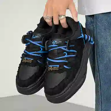 V05 Vintage Low Top Sneakers