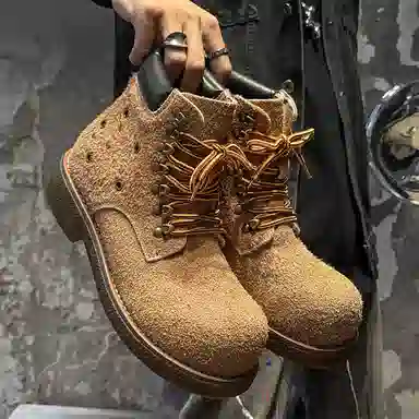 V05 Platform Martin Boots