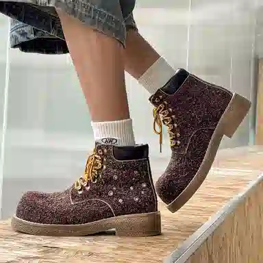 V05 Platform Martin Boots