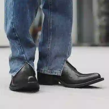 V05 Chelsea Boots Black