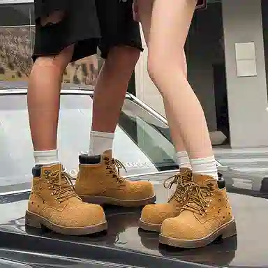 V05 Platform Martin Boots