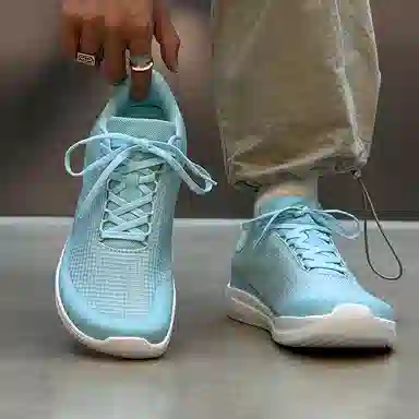 V05 Low Top Casual Sneakers