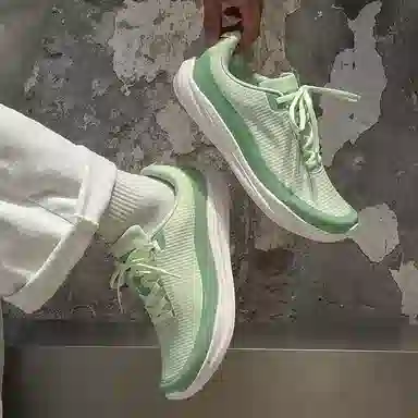 V05 Low Top Casual Sneakers