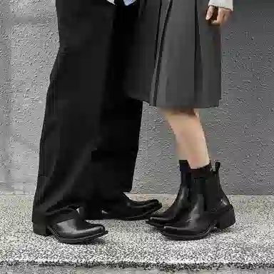 V05 Chelsea Boots Black