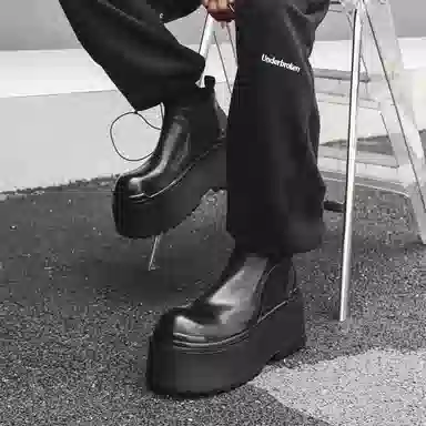 V05 Chelsea Boots Black