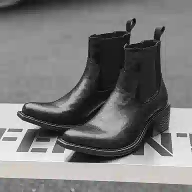 V05 Chelsea Boots Black