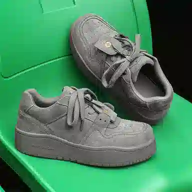 V05 Classic Retro Sneakers