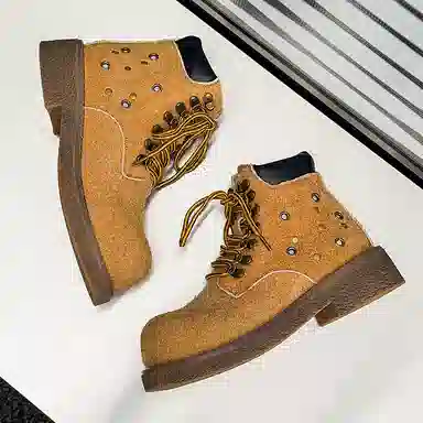 V05 Platform Martin Boots