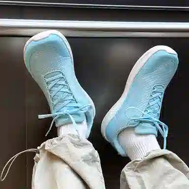 V05 Low Top Casual Sneakers