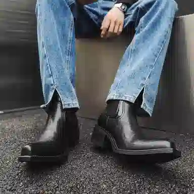V05 Chelsea Boots Black