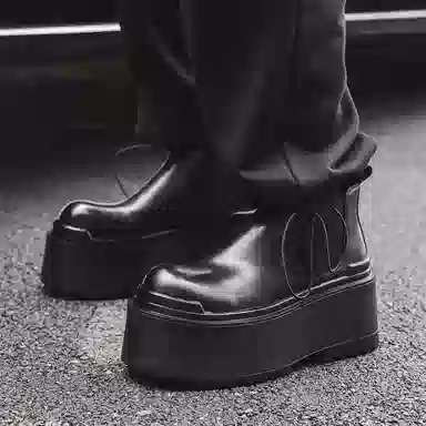 V05 Chelsea Boots Black